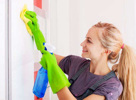 Customer completing a secure end of tenancy cleaning payment online