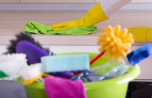 Commercial and residential oven cleaner in Cheapendof servicing local kitchens