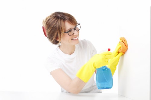 End of tenancy cleaning for a local flat in Cheapendof