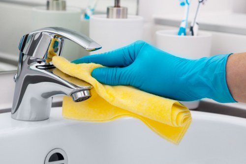 Local carpet cleaner working in a Cheapendof residential home