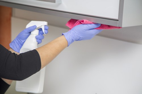 Local cleaning service for homes and businesses in Cheapendof